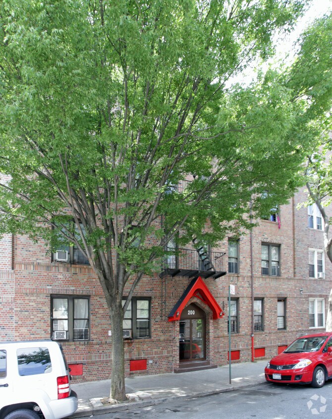 Primary Photo - 200 Gelston Ave