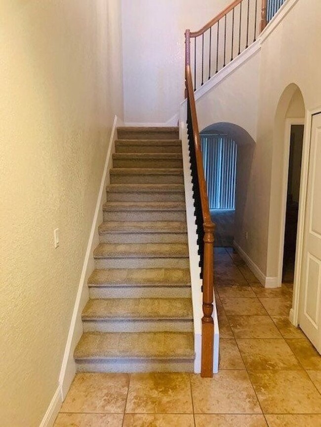 Building Photo - Towhome in La Fortuna, Kissimmee