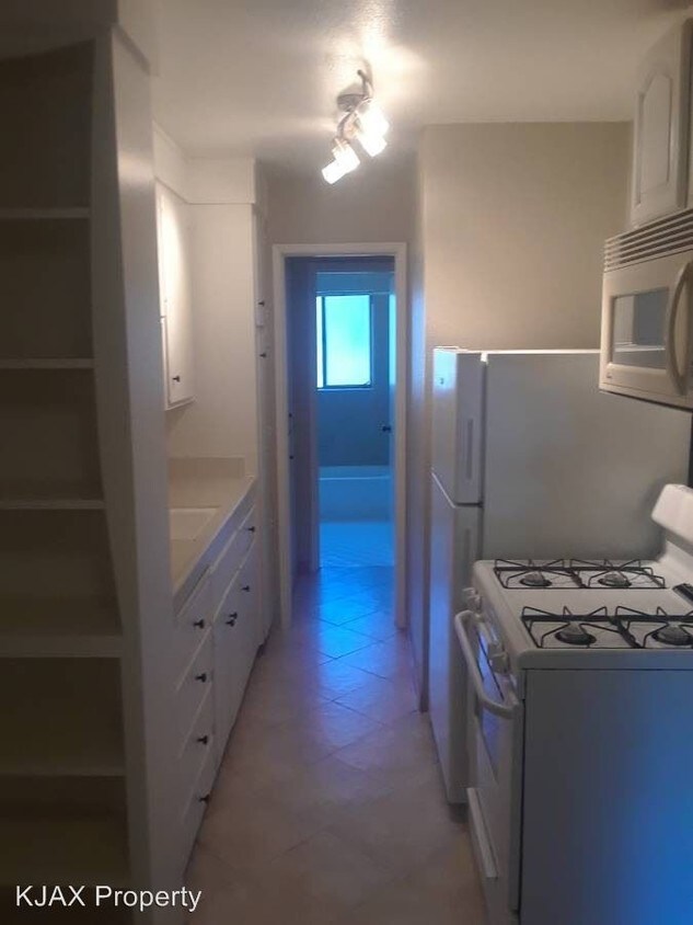 Foto principal - 801 McClatchy Way