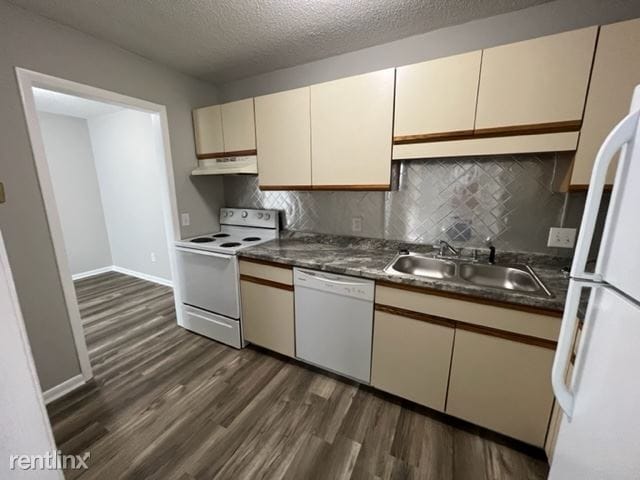Building Photo - 2 br, 1 bath House - 1100 Crescent Dr Apt 9