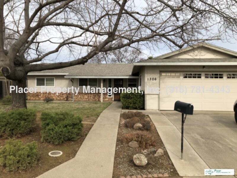 Primary Photo - This 3 bedroom, 2 bath home with RV access