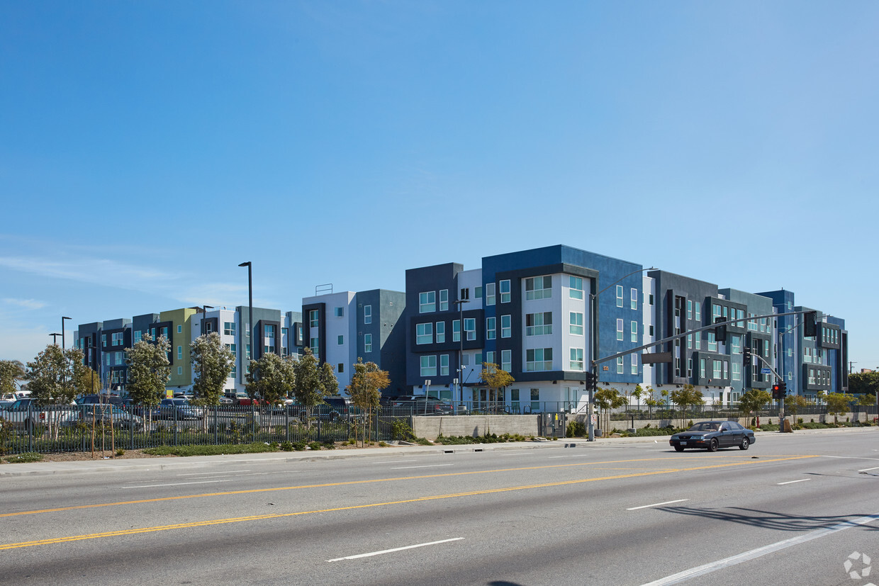 Building Photo - El Segundo Boulevard Apartments