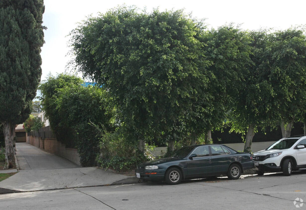 Building Photo - 1746 N Gramercy Pl