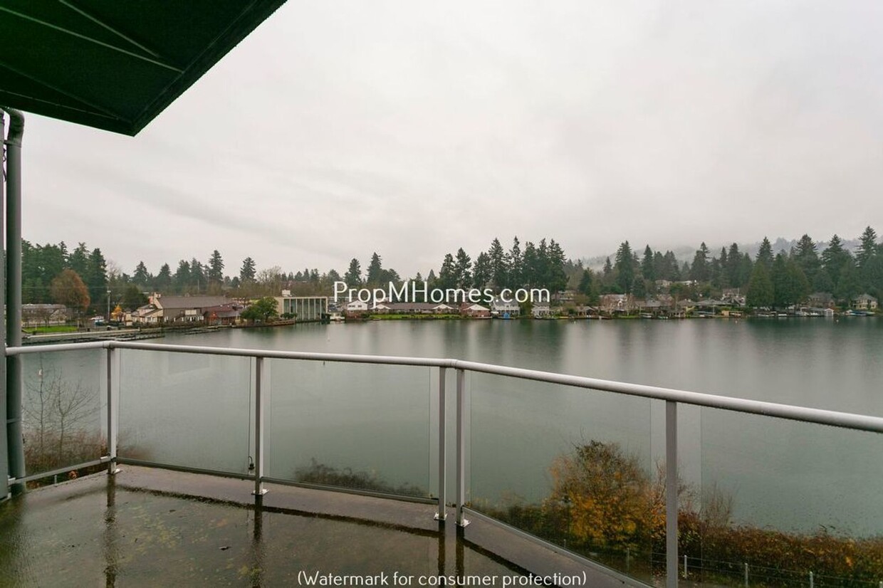 Foto principal - Top Floor Two Bedroom Lakefront Condo in D...