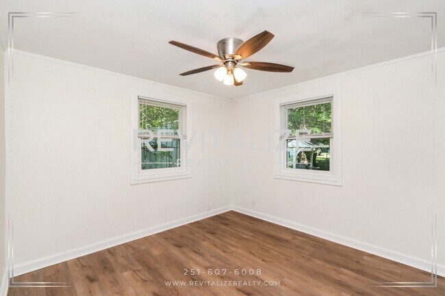 Building Photo - James Street Duplex