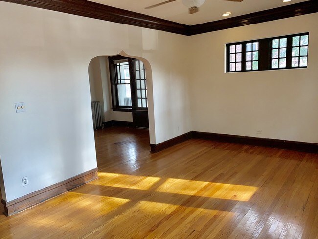 Building Photo - 4255 N Lockwood Ave