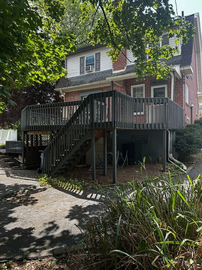 Building Photo - Welcome to 209 Amherst! Charming single-fa...
