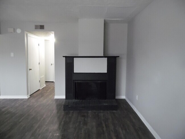 Foto del edificio - 2801 Easthills Dr