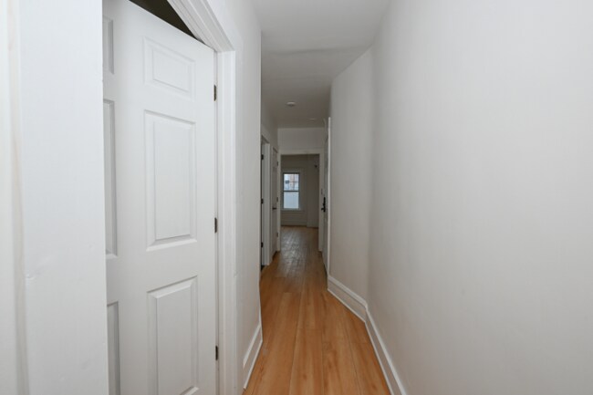 Foto del edificio - 1384 W 83rd St