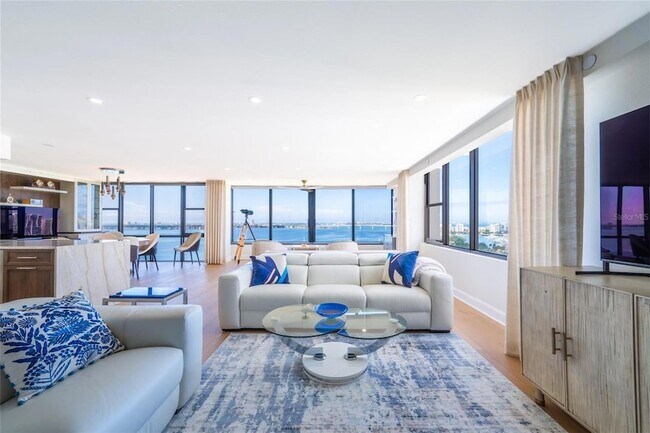 Building Photo - 770 S Palm Ave