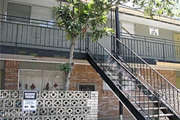 Foto del edificio - 8447 Park Place Blvd
