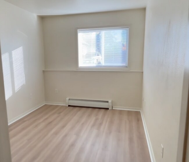 Building Photo - 1949 S 9th St W