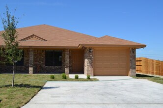 Building Photo - 908 Rebecca Ln