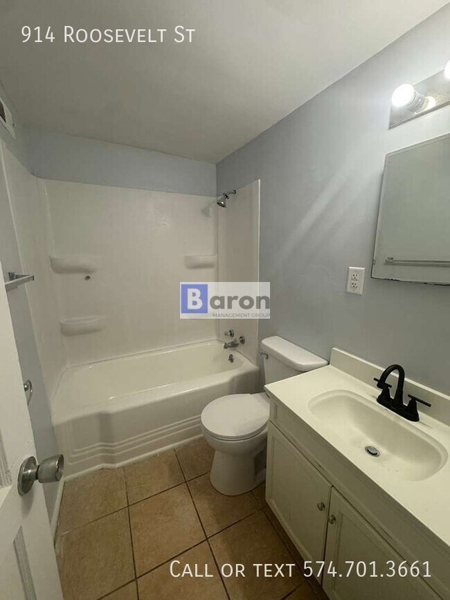 Foto del edificio - 914 Roosevelt St