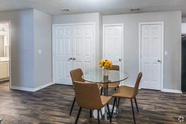 Begonia - Dining Area - The Crossings at Tunica