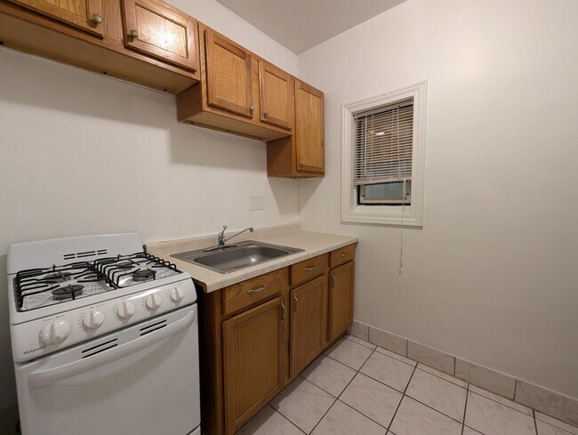 Foto del edificio - 4851 N Damen Ave