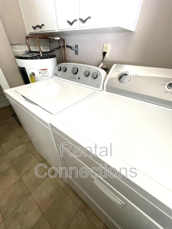 Building Photo - 604 S Carbon St