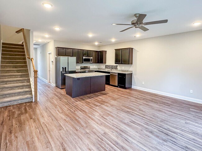 Foto del edificio - Knoxville 37918 - 3 bedroom, 2.5 bath home...