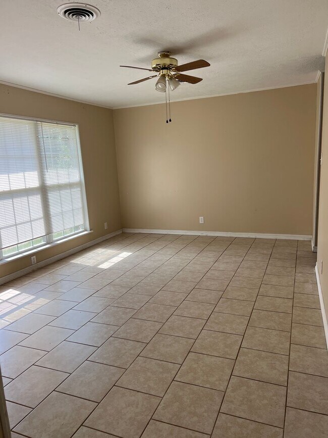 Foto del edificio - 804 Meadowbrook St