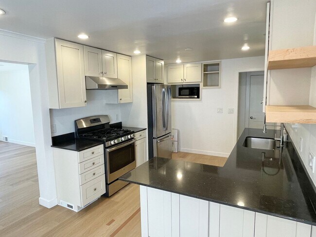 Foto del edificio - Gorgeous Four-Bed Home in Ballard!
