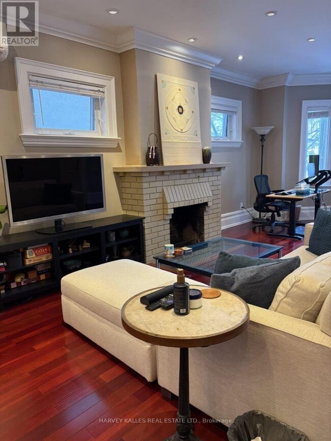 Photo du bâtiment - 306 Spadina Rd