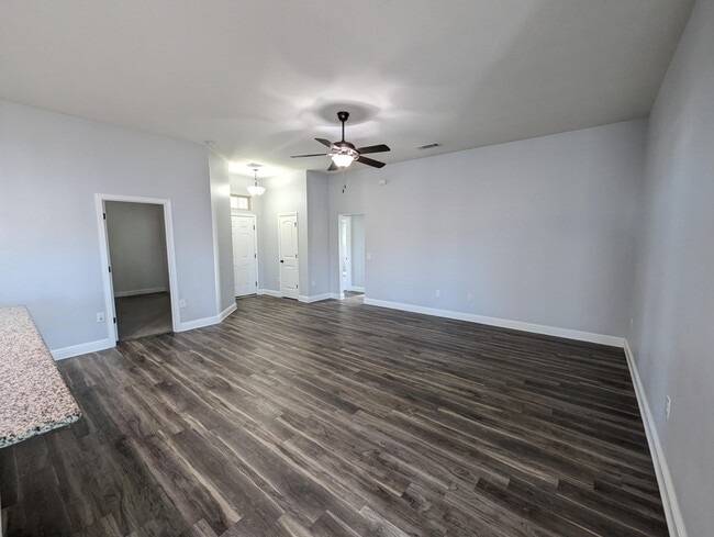 Foto del edificio - 2401 Spur Ln