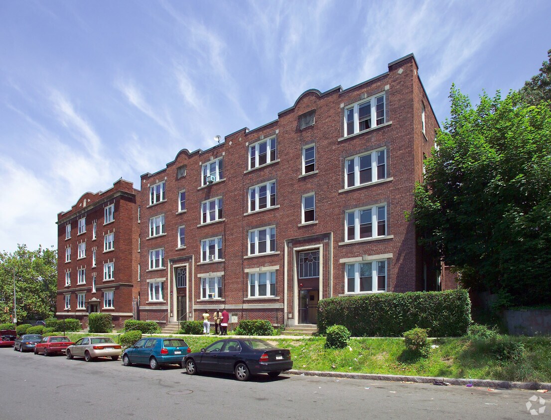 Building Photo - 31-33 Fort Pleasant Ave
