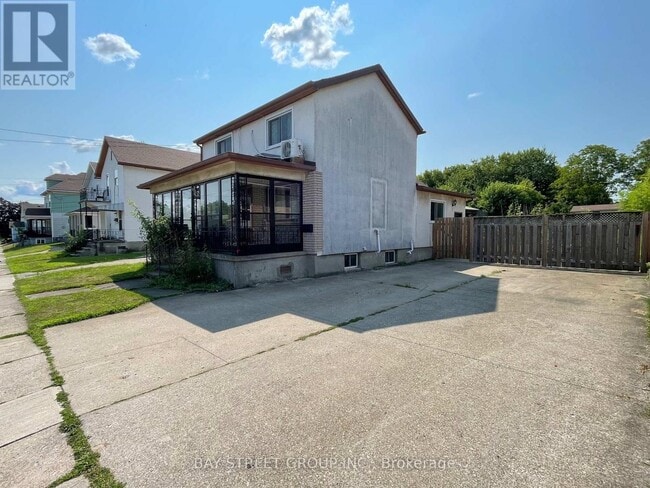 Building Photo - 5720 Peer St