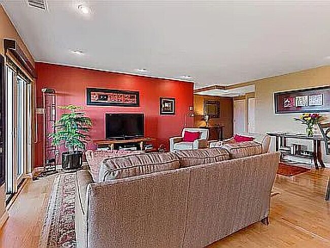 Foto del edificio - 420 S Marion St Pkwy