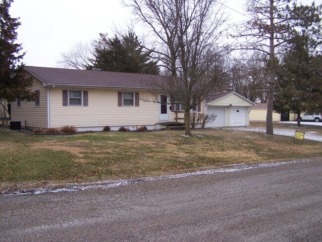Fron elevation - 302 S Stewart St