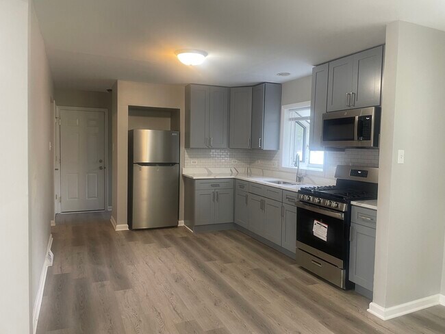Foto del edificio - 17841 Maple Ave