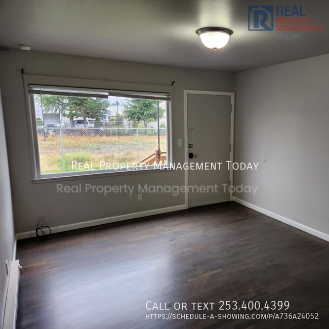 Building Photo - 8420 1/2 South Tacoma Way-2