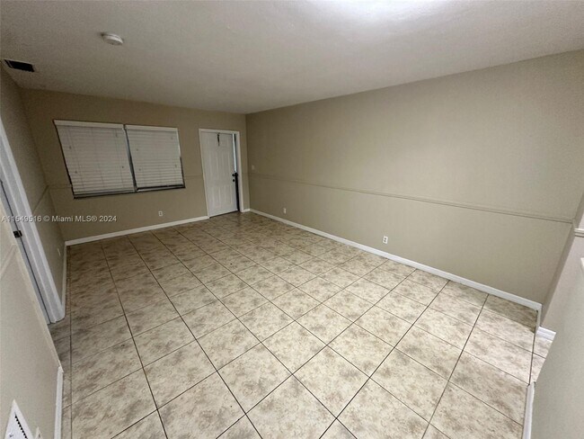 Foto del edificio - 1098 NE 34th Ct