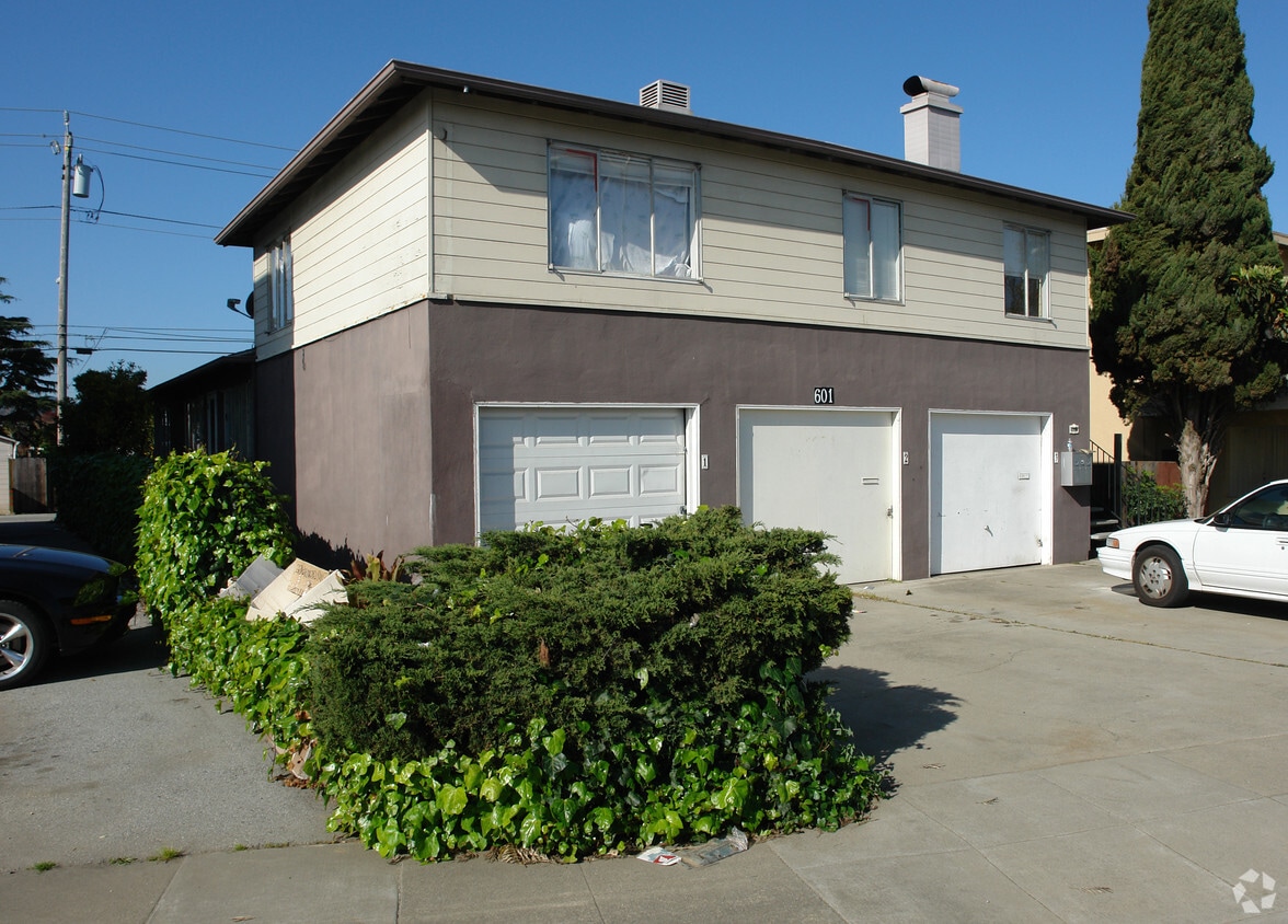 Building Photo - 601 N Amphlett Blvd
