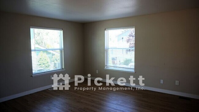 Building Photo - 3 Bedroom House Close to NK Schools