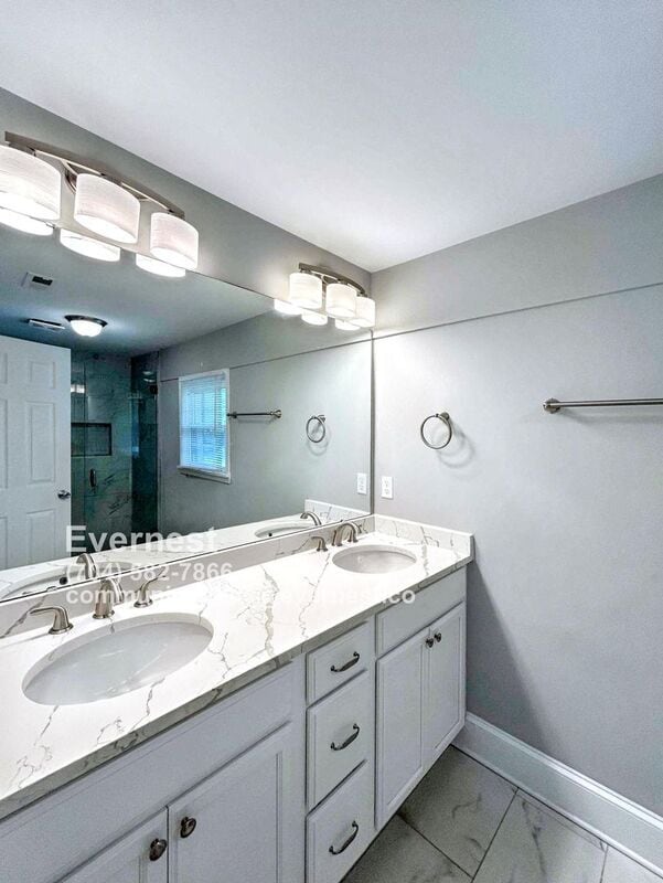 Building Photo - 622 Deese Rd