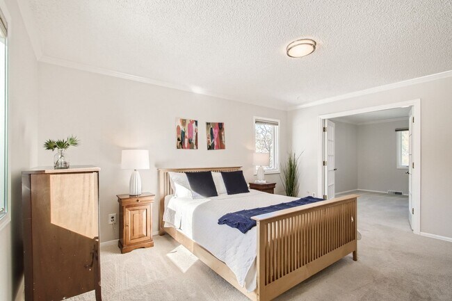 Foto del edificio - MODERN 5 BED/3.5 BATH HOME IN BOULDER AVAI...