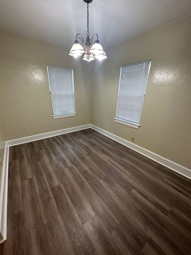 Foto del edificio - 2/1 house with yard in Midtown! Available now!