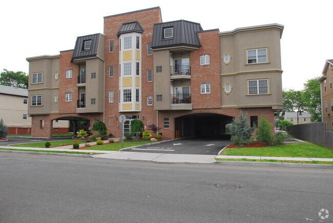 Building Photo - Maple Bay Estates