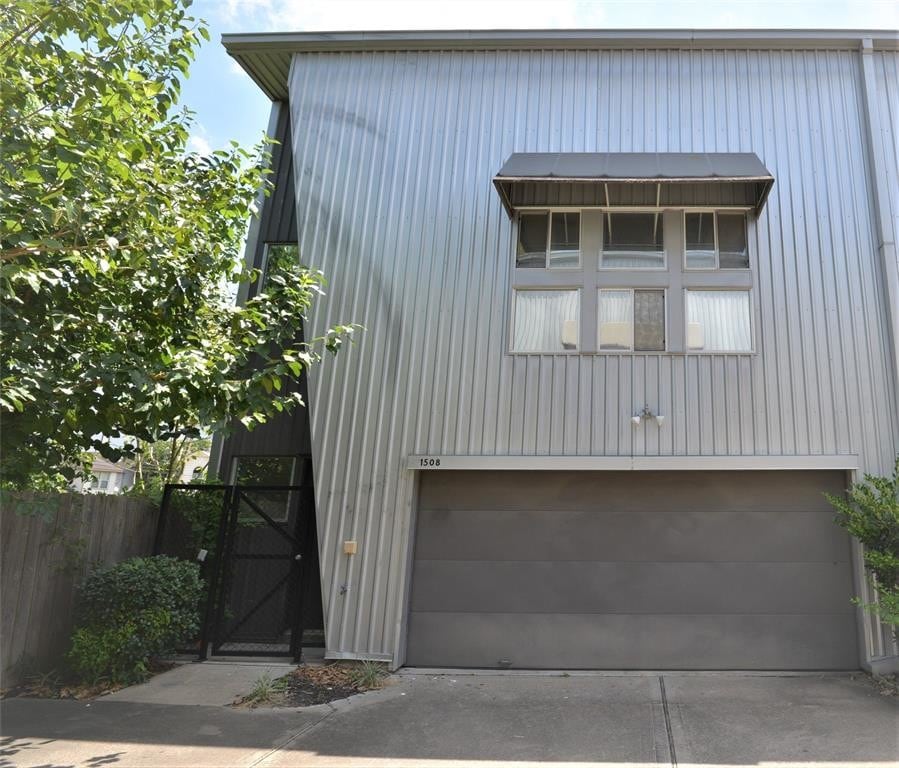 Primary Photo - 1508 Cleveland St