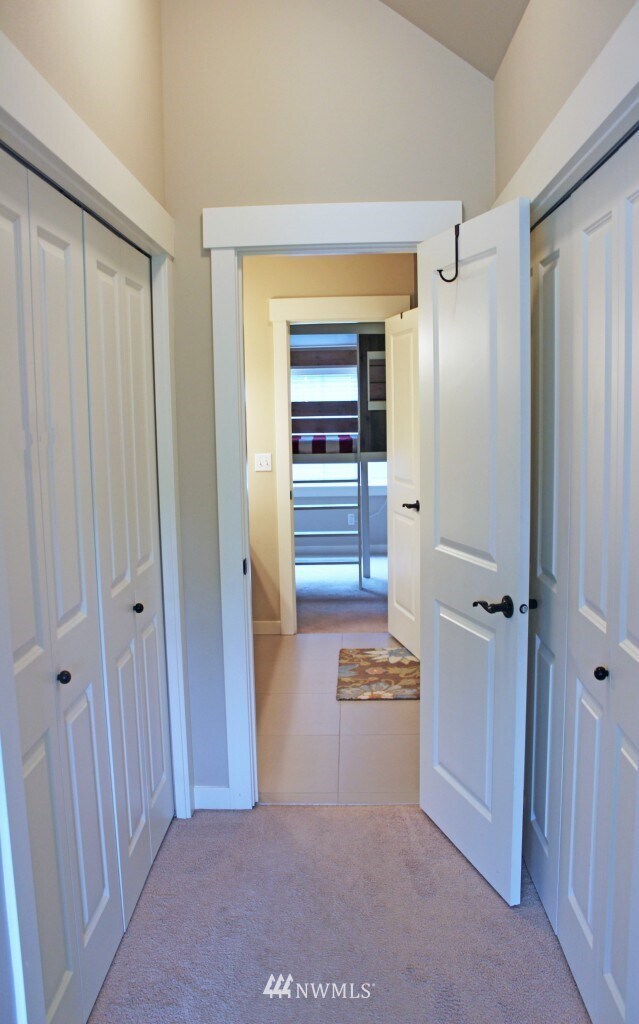 Building Photo - 5020 Delridge Way SW Unit A