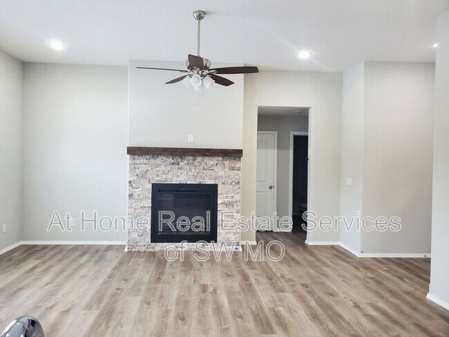 Foto del edificio - 624 Southgate Dr