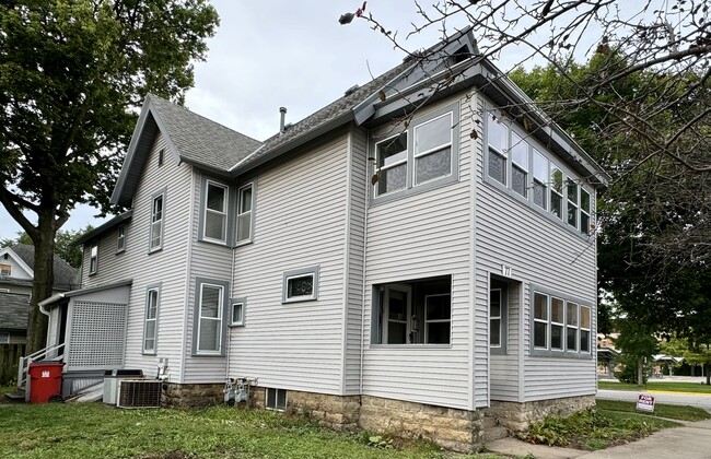 Building Photo - 77 W Howard St