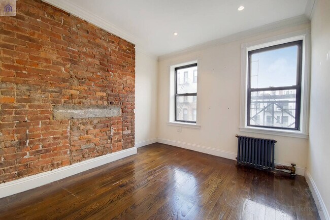 Building Photo - 522 E 5th St