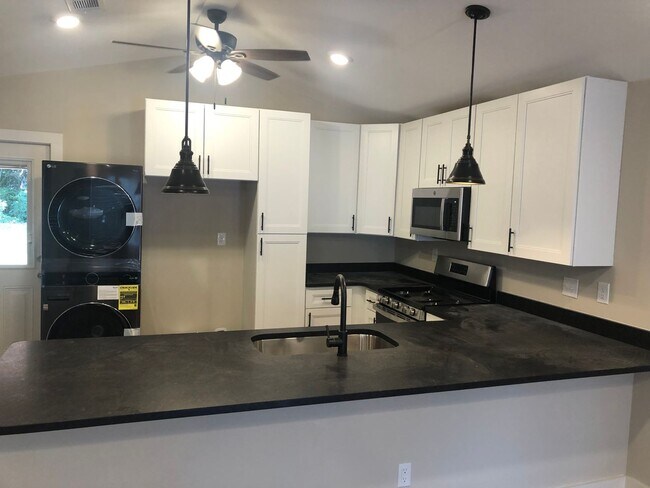 Foto del edificio - New Remodel For Rent in Opelika