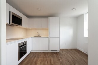 Building Photo - 188 Jameson Ave
