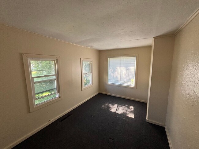 Foto del edificio - JC Single Family Home in Convenient Locale