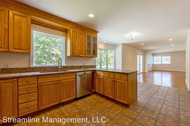 Building Photo - 5 br, 4.5 bath House - 7001 West Greenvale...