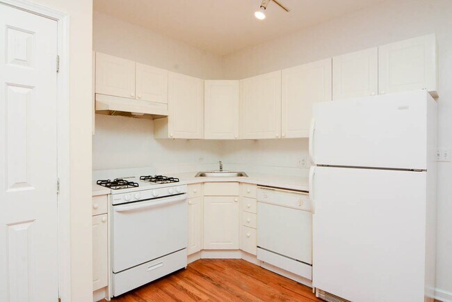 Building Photo - 909 W Dakin St