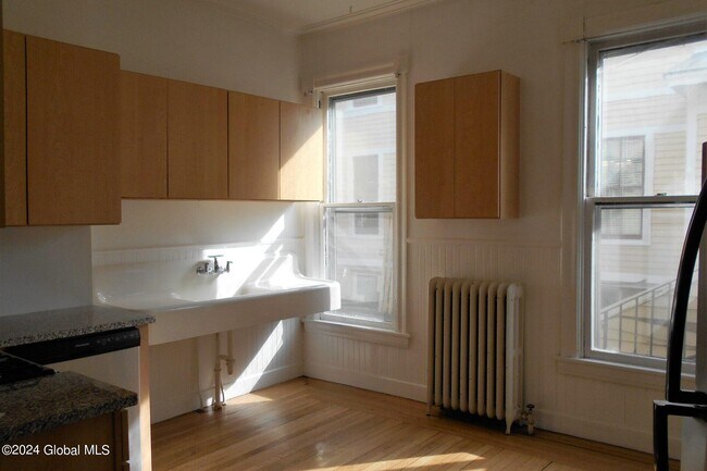 Building Photo - 8 5th Ave